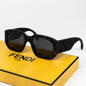Fendi SHADOW Men Sunglasses Geometric Matte Black Smoke Grey FE40113I 02A
